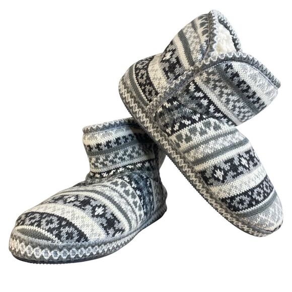Muk Luks NWOT Cozy Knit Slipper Boots Gray White NWOT Sherpa Lined Rubber Sole - Picture 1 of 8